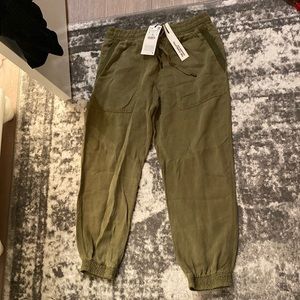 Zara Charlotte Jogger!! New with Tags. Size L. Camo Green colored
